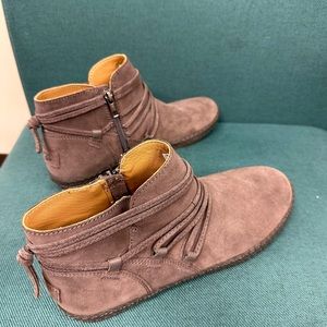 Ugg booties - Rianne -- GREAT condition